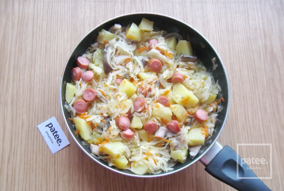 Капуста тушеная с картофелем и грибами - Шаг 7
