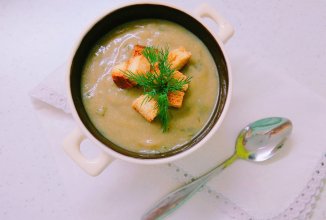 Чечевичный суп-пюре с гренками