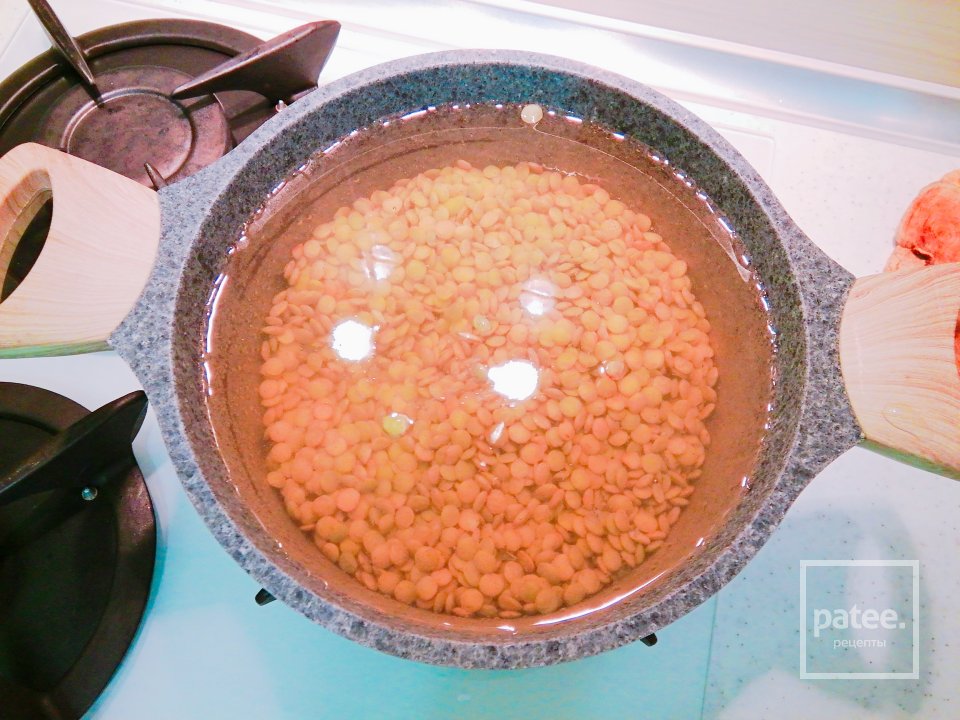 Чечевичный суп-пюре с гренками - Шаг 1