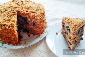 Медовик з чорносливом