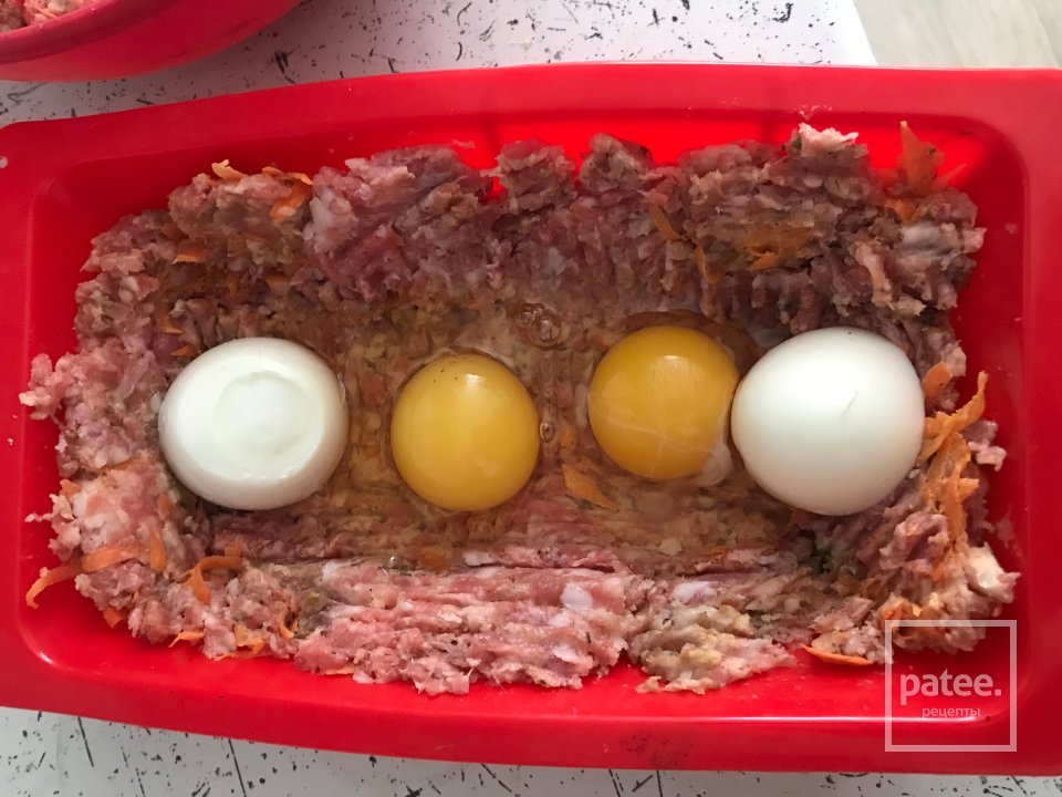 Рулет из фарша с яйцом - Шаг 4