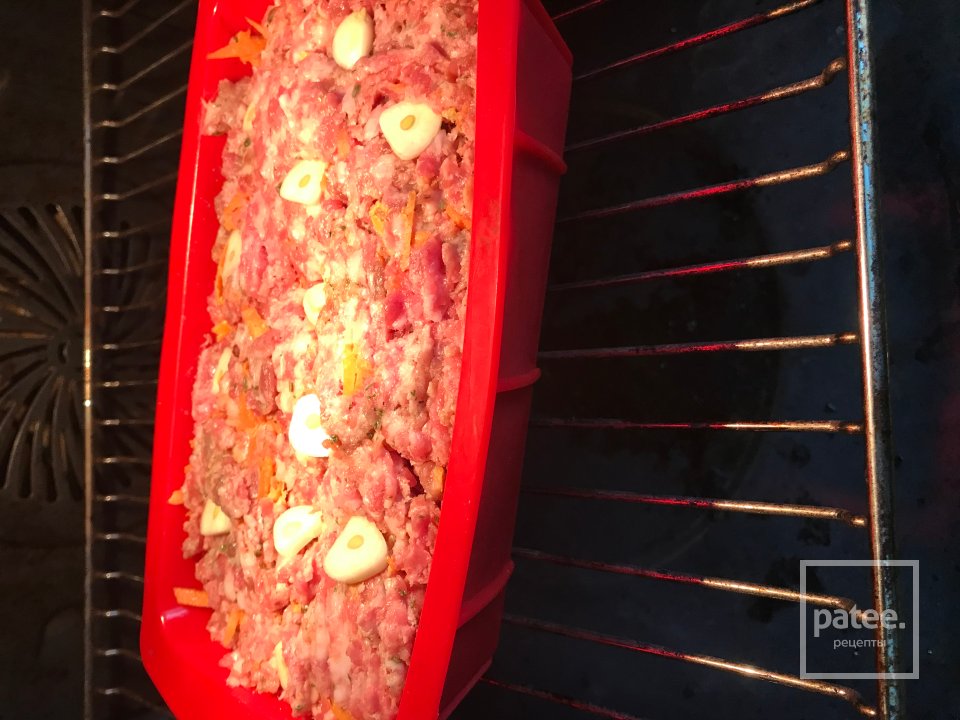 Рулет из фарша с яйцом - Шаг 8