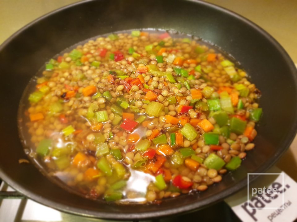 Похлебка из чечевицы с овощами и яйцом - Шаг 12