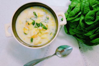 Молочный суп с макаронами и шпинатом