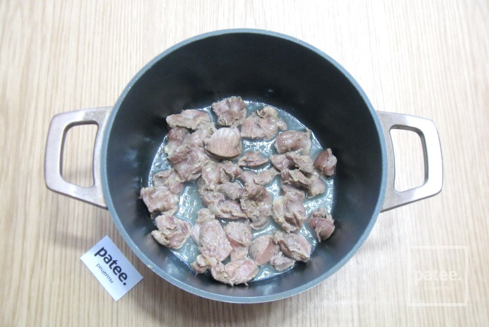Картофель с грибами и куриными желудками - Шаг 3