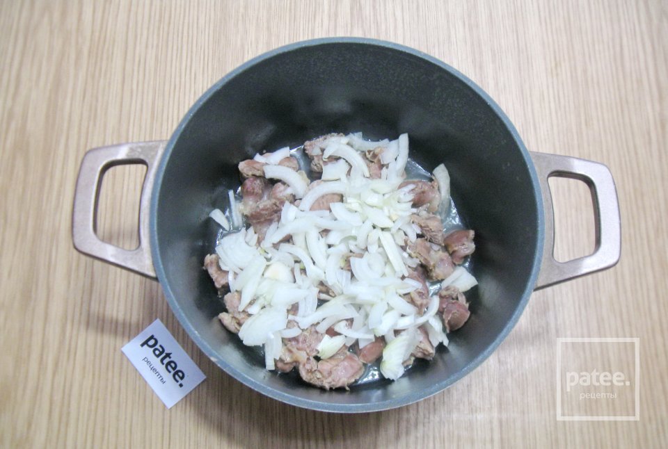 Картофель с грибами и куриными желудками - Шаг 4