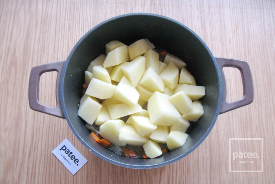 Картофель с грибами и куриными желудками - Шаг 6