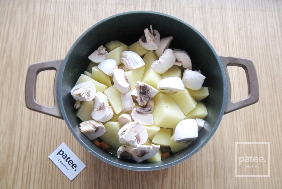 Картофель с грибами и куриными желудками - Шаг 7