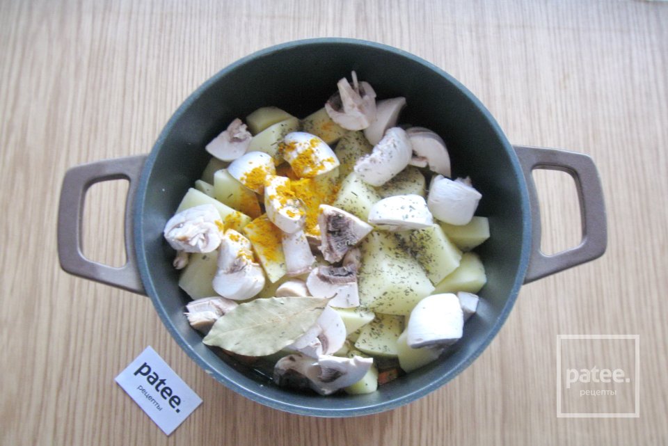 Картофель с грибами и куриными желудками - Шаг 8