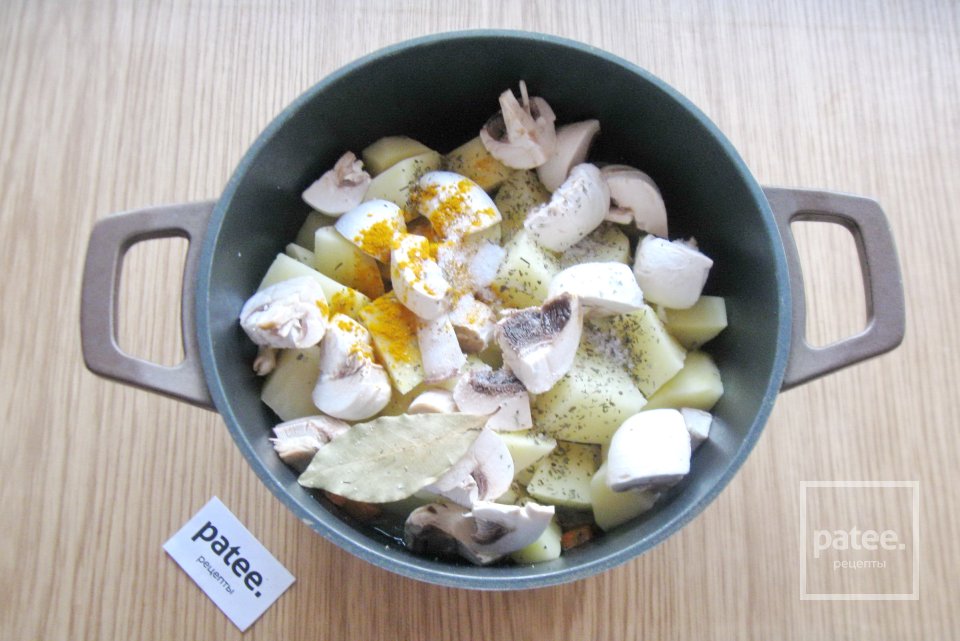 Картофель с грибами и куриными желудками - Шаг 9