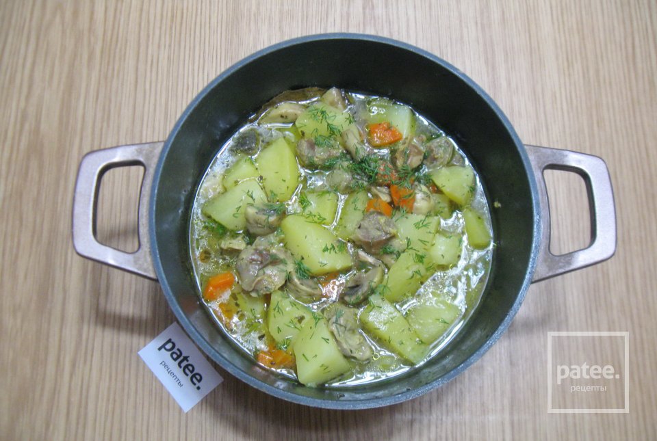 Картофель с грибами и куриными желудками - Шаг 11