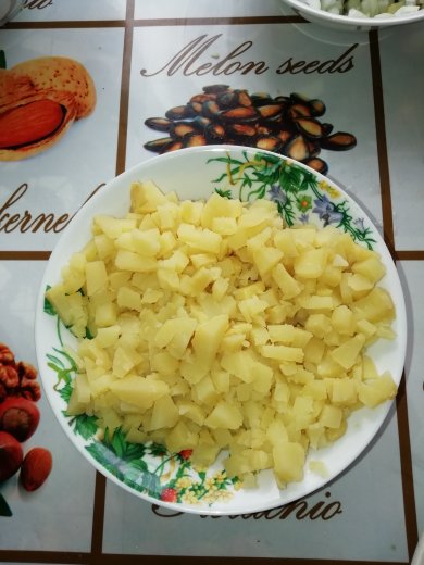 Оливье с яблоком - Шаг 1