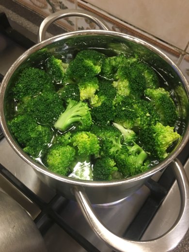 Полезный ужин : 🥦Брокколи с кунжутным соусом ☘️ - Шаг 2