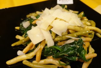 Паста со спаржей и соусом песто