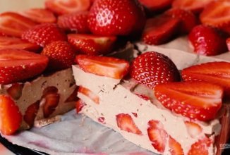 Диетический шоколадный чизкейк с клубникой