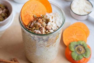 Ленивая овсянка с фруктами и сухофруктами