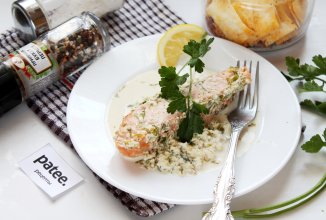 Сёмга в яичном соусе с зеленью