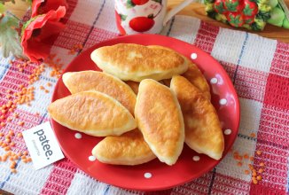 Жареные пирожки с красной чечевицей