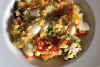 Рис по-тайски с кальмаром