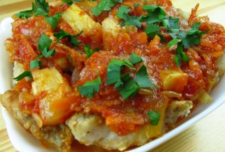 Рыба в томатном соусе с ананасами