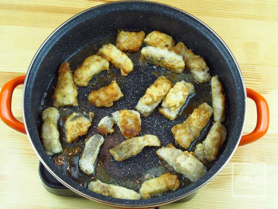 Рыба в томатном соусе с ананасами - Шаг 1