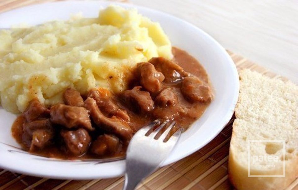 Гуляш с подливкой и картофельным пюре как в садике - Шаг 1