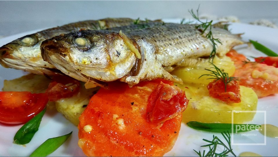 Как приготовить кефаль в духовке с овощами - Шаг 12