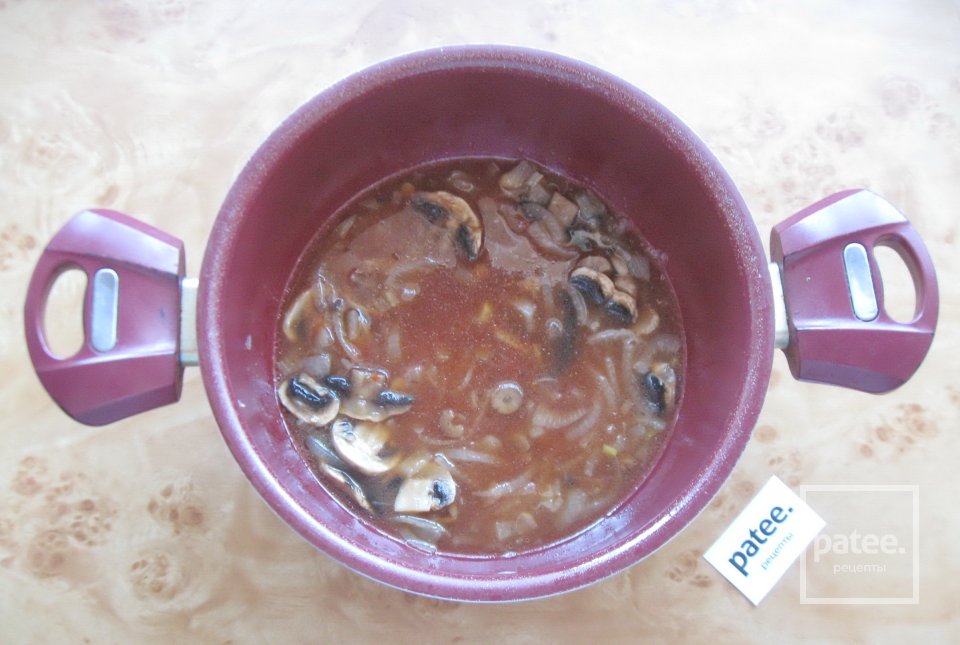 Горбуша с грибами в томатном соусе - Шаг 8