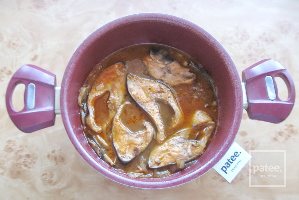 Горбуша с грибами в томатном соусе - Шаг 11