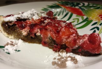 Сметанный пирог с клубникой