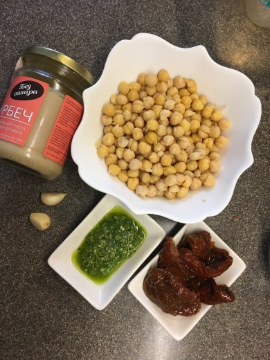 Хумус с базиликовым песто и вялеными помидорами 🍅 - Шаг 1