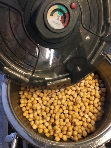 Хумус с базиликовым песто и вялеными помидорами 🍅 - Шаг 3