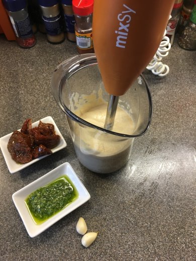 Хумус с базиликовым песто и вялеными помидорами 🍅 - Шаг 5