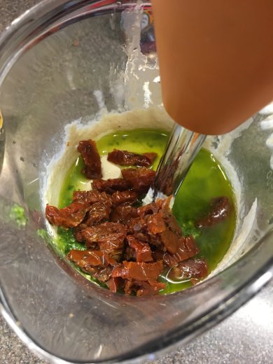 Хумус с базиликовым песто и вялеными помидорами 🍅 - Шаг 6