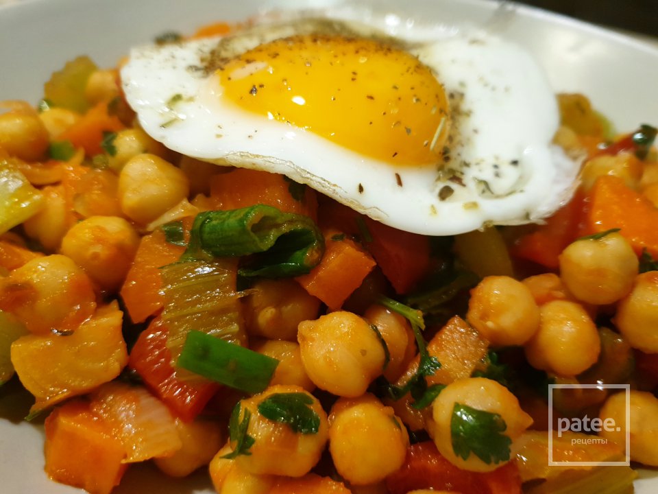 Овощное рагу с нутом и яйцом - Шаг 13