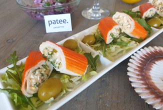 Лёгкая закуска с фаршированными крабовыми палочками