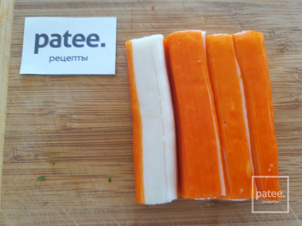 Лёгкая закуска с фаршированными крабовыми палочками - Шаг 9