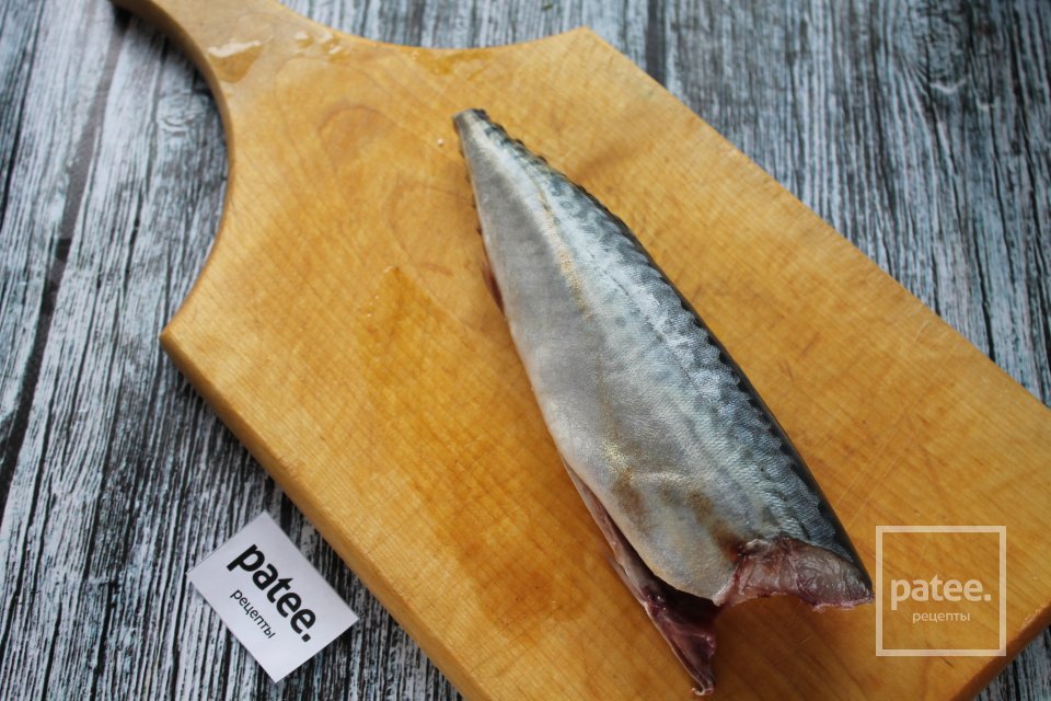 Скумбрия запеченная с помидорами и чесноком - Шаг 2