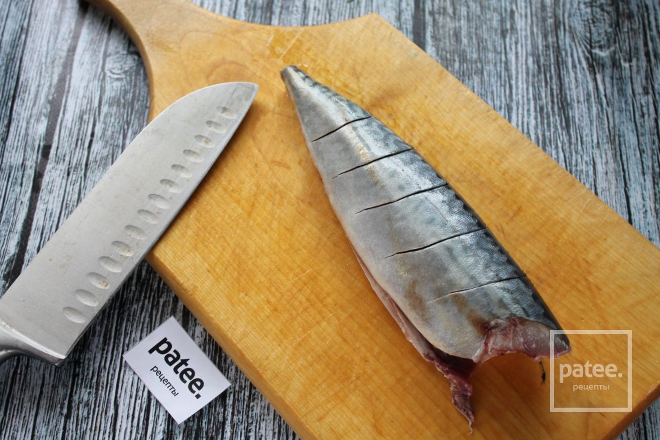 Скумбрия запеченная с помидорами и чесноком - Шаг 3