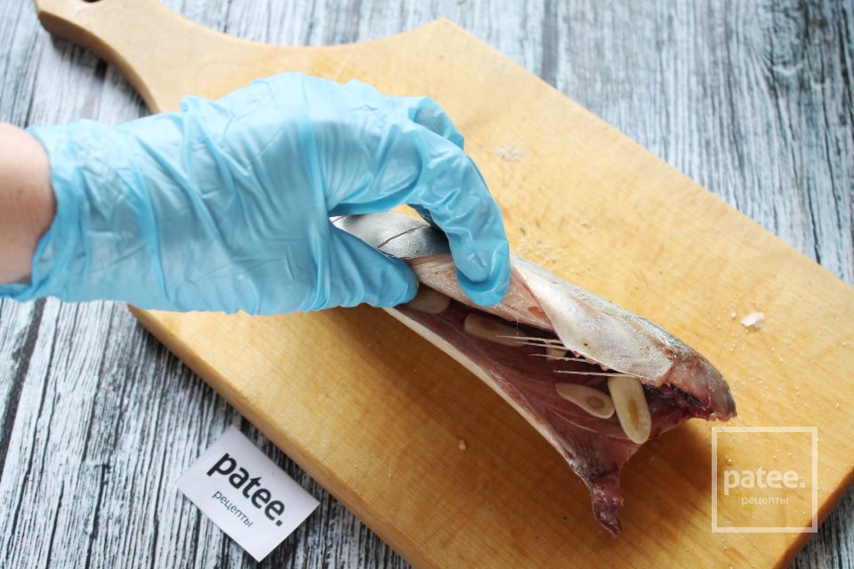 Скумбрия запеченная с помидорами и чесноком - Шаг 8