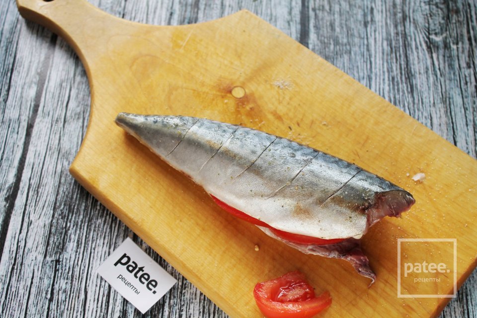 Скумбрия запеченная с помидорами и чесноком - Шаг 9