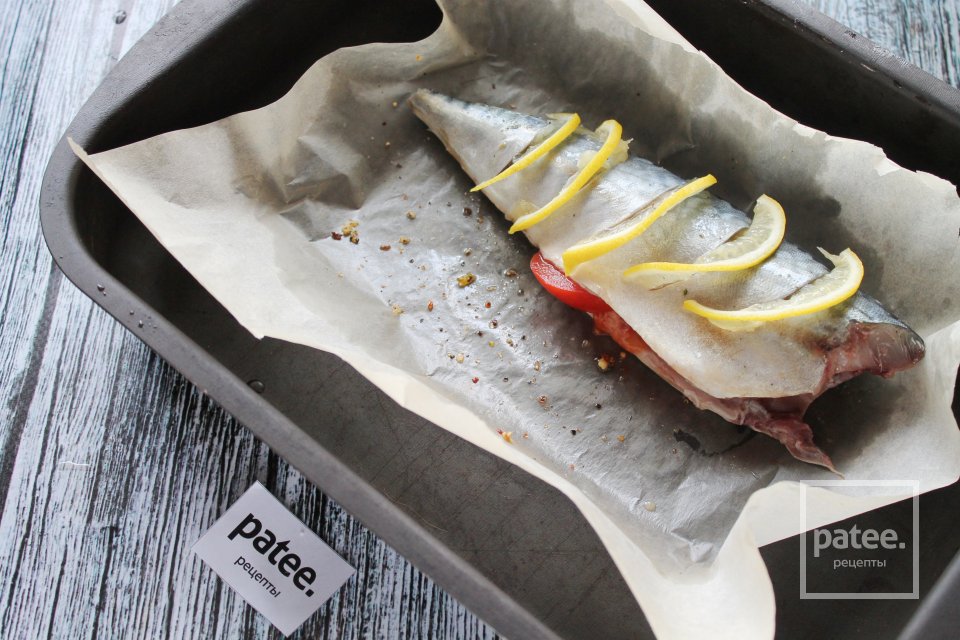 Скумбрия запеченная с помидорами и чесноком - Шаг 11