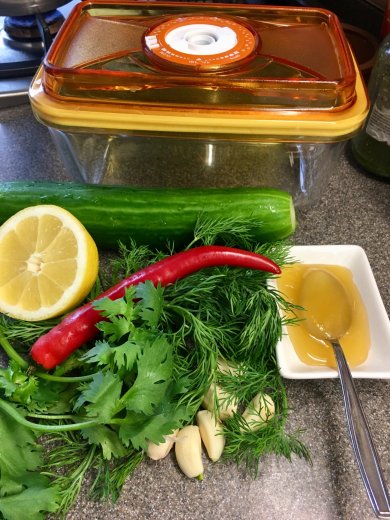 Малосольные огурцы 🥒 с мёдом - Шаг 1