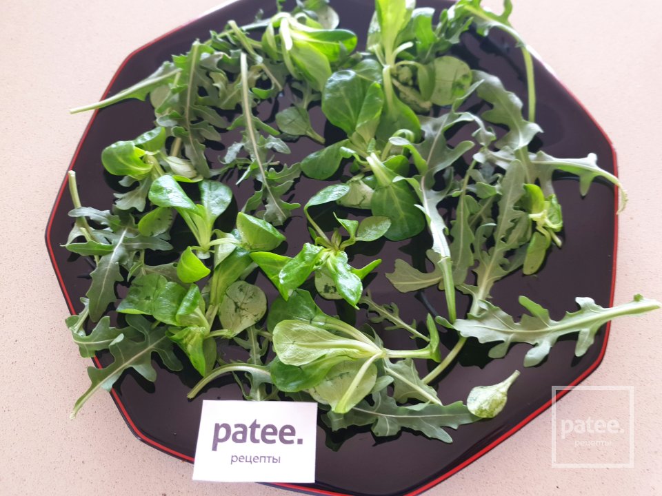 Салат с запеченной моцареллой и клубникой - Шаг 7