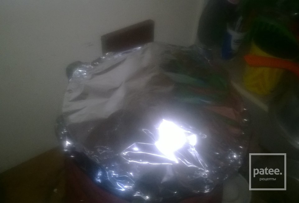 ПЕЧЕНЫЙ ОКОРОК ИНДЕЙКИ С ВОЩАМИ  В ФОЛЬГЕ НА СКОВОРОДЕ - Шаг 3