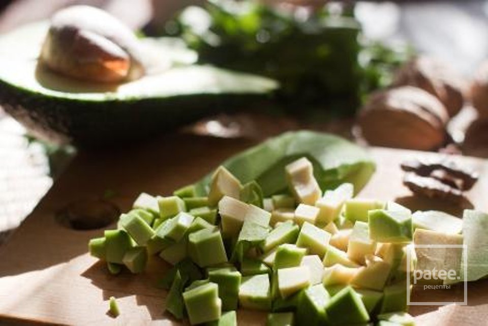 Салат с зерненым творогом и авокадо - Шаг 1