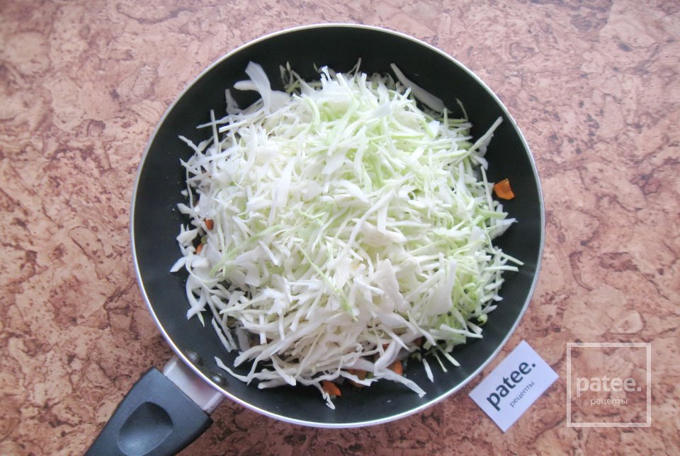 Тушеная капуста с тыквой и грибами - Шаг 5