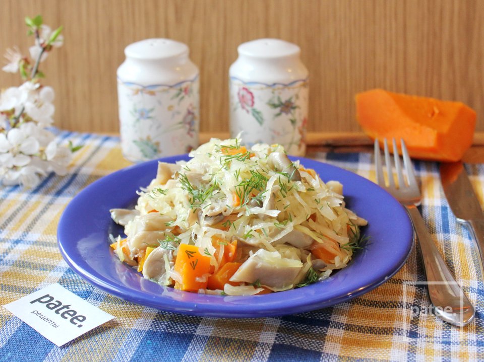 Тушеная капуста с тыквой и грибами - Шаг 10