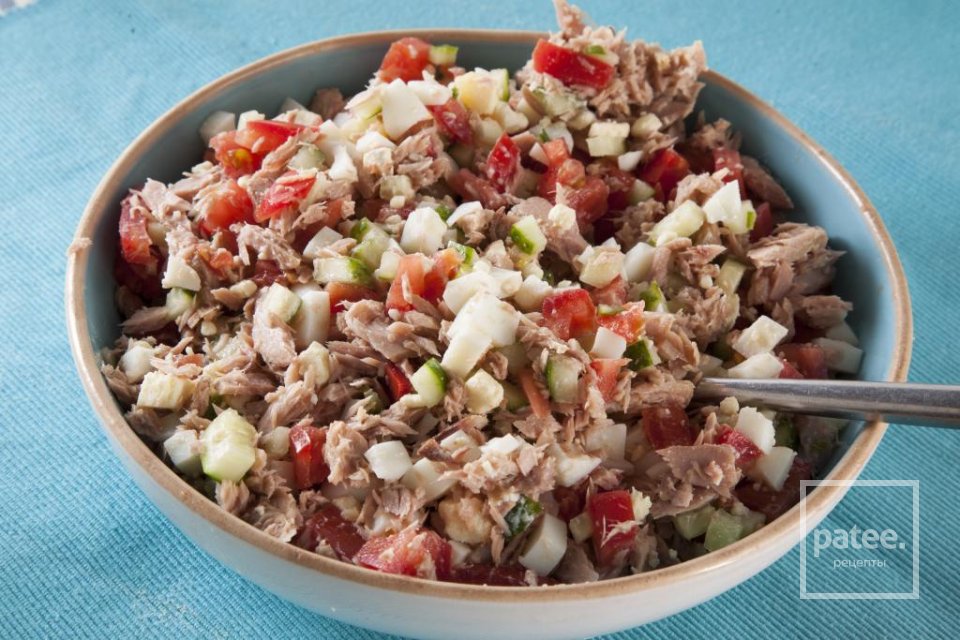 Пита с салатом из тунца - Шаг 1