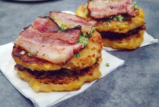 Кукурузные фриттеры с авокадо